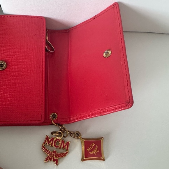MCM Red 6 Ring Key Case Holder with charms and COA - Picture 5 of 12
